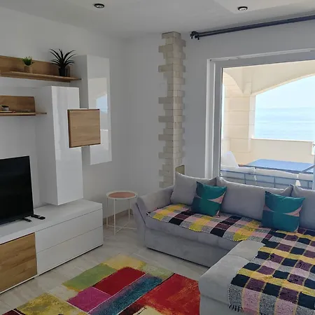 Maris Apartment *