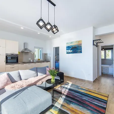 Maris アパート マカルスカ