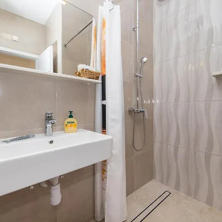 アパート Maris マカルスカ