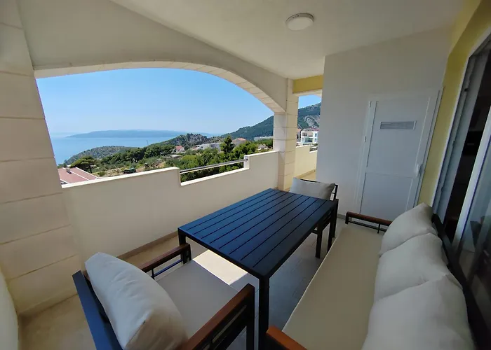 Maris Daire Makarska